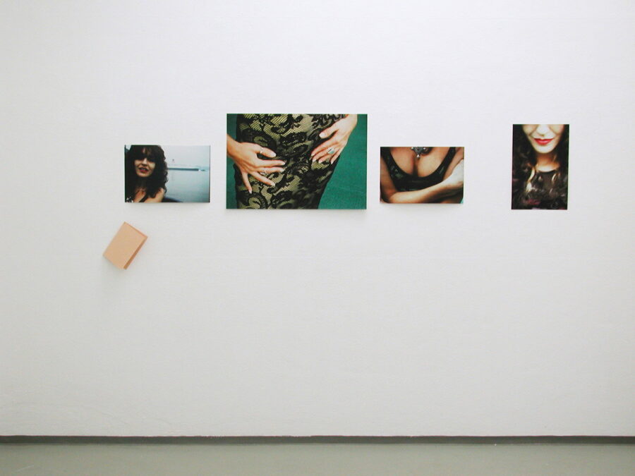 Installationsansicht, Linda Troeller, »The Erotik Lives of Woman«, 2000