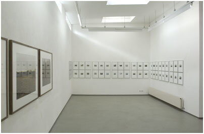 Installationsansicht, Klaus Fritsch, »Oswiecim«, 2001
