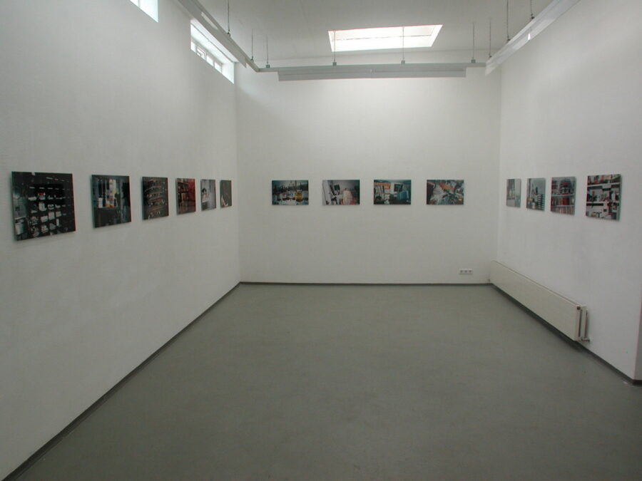 Installationsansicht, »Tales from Paradies (Lost)«, 2001