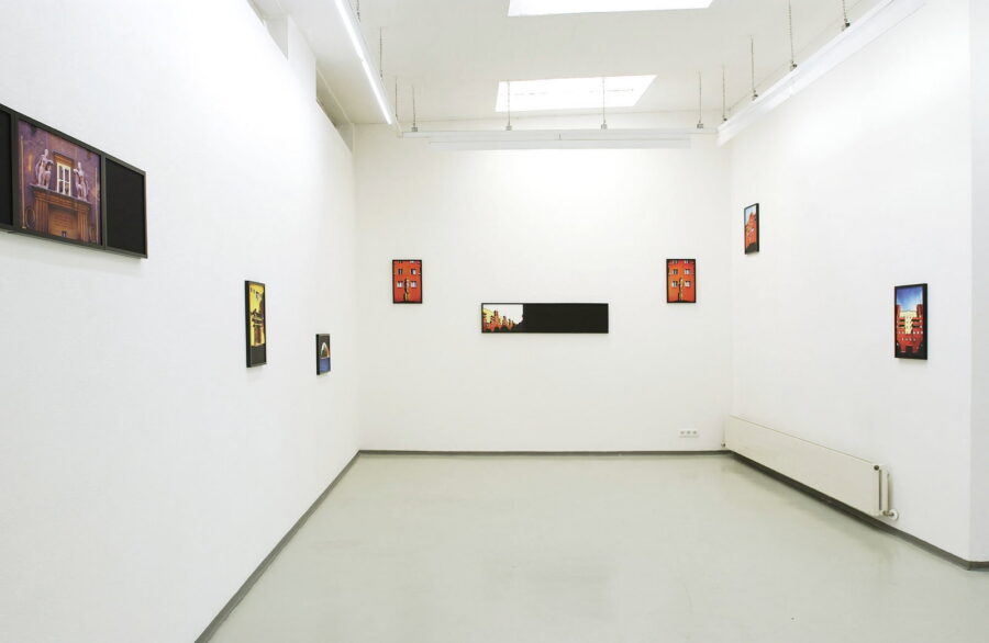 Installationsansicht, Alfredo Jaar, »Das rote Wien«, 2004