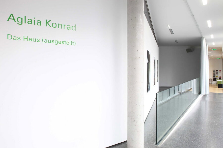 Installationsansicht, Aglaia Konrad, »Das Haus (ausgestellt)«, 2014