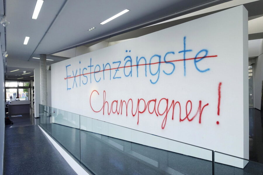 Installationsansicht, Beni Bischof, »#WTF«, 2015