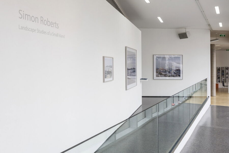 Installationsansicht, Simon Roberts, »Landscape Studies of a Small Island «, 2017
