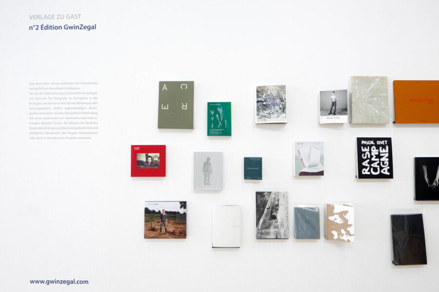 Installationsansicht, Verlage zu Gast – GwinZegal, 2021, © Rainer Iglar