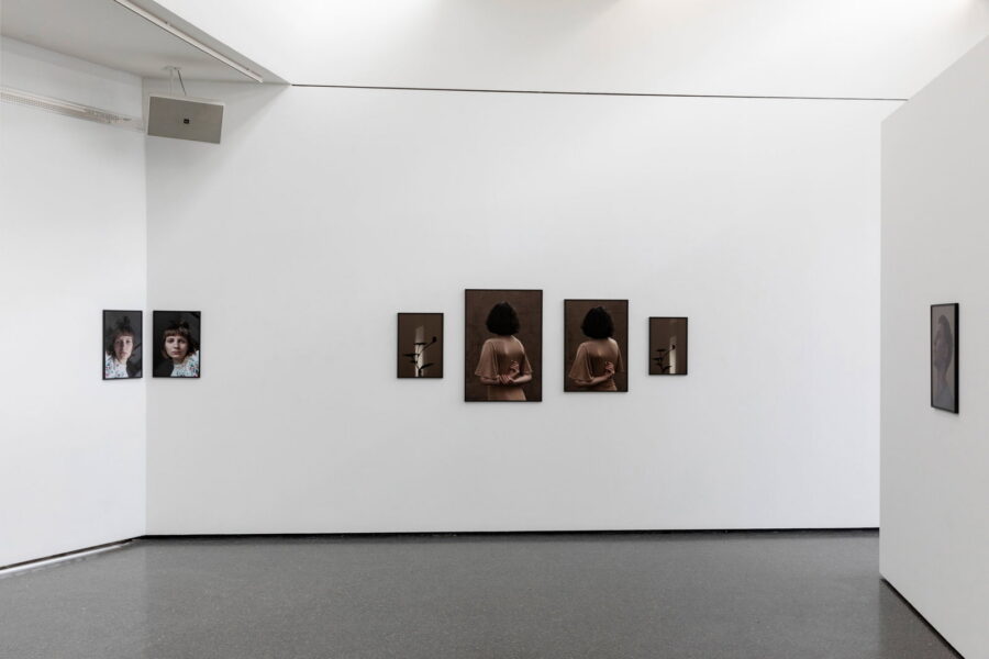 Installationsansicht, Rebecca Unz, »Sensibelchen / Projektionsflächen«, 2022