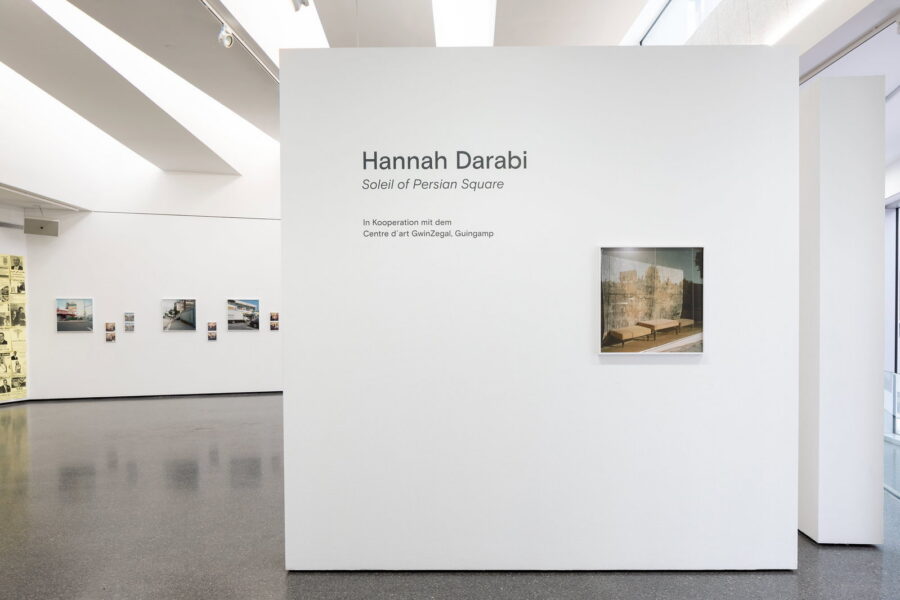 Installationsansicht, Hannah Darabi, »Soleil of Persian Square«, 2022