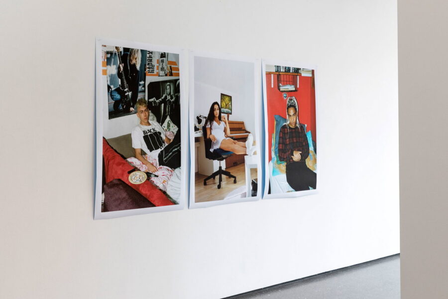 Installationsansicht, Anna Breit, »Teens (in their rooms)«, 2022