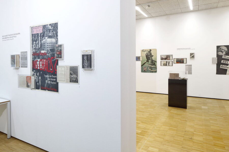 Installationsansicht »Buchumschlag!«