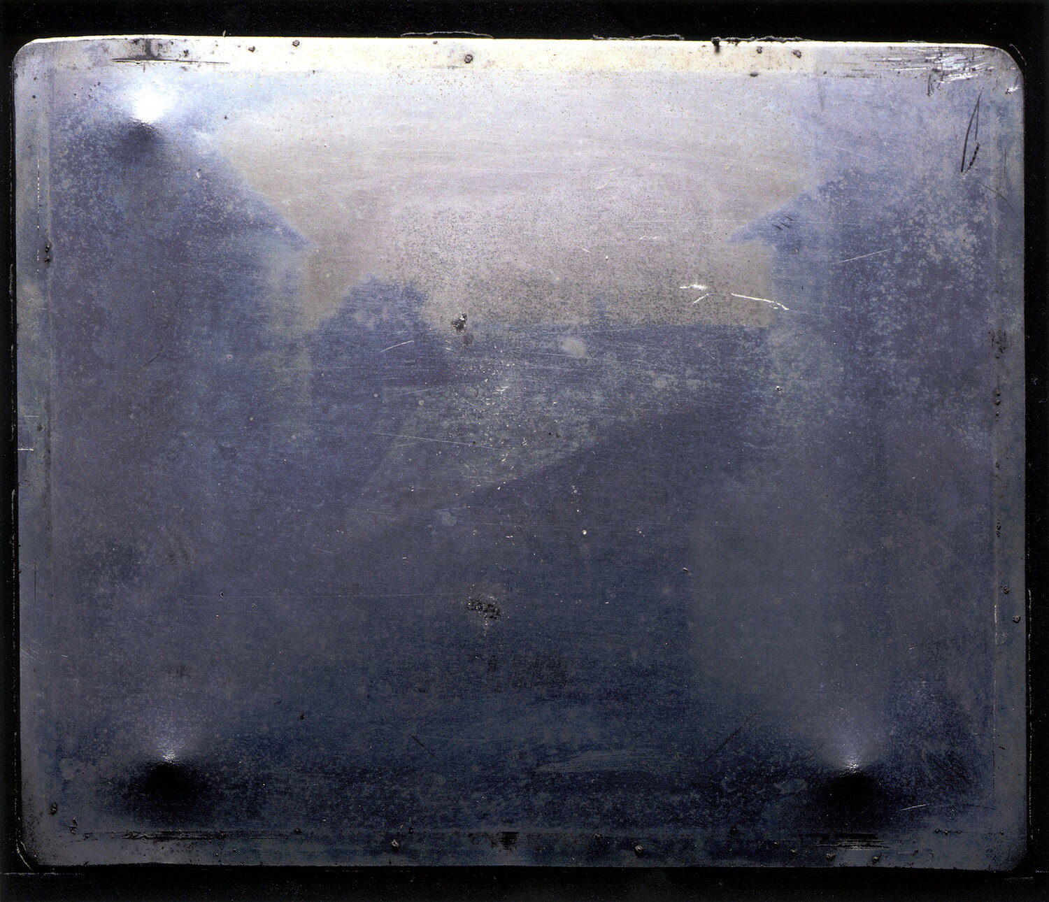 Nicéphore Niépce, »Blick aus dem Arbeitszimmer von Le Gras«, 1826